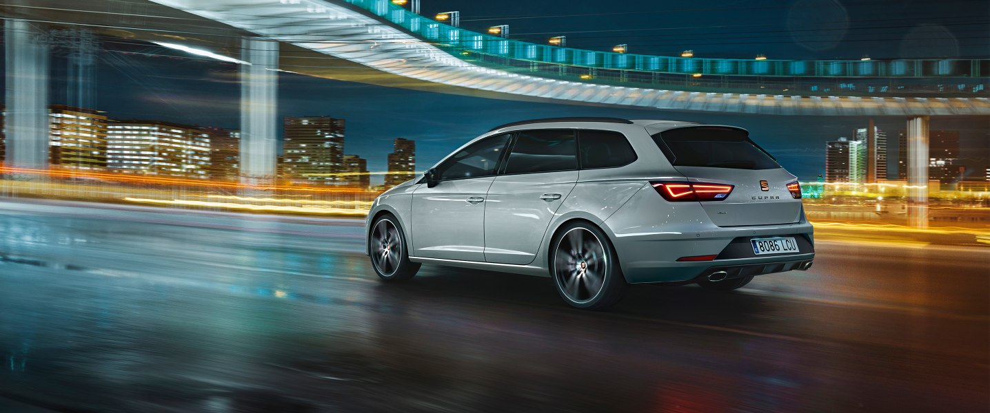 Side view of the Leon CUPRA ST at night