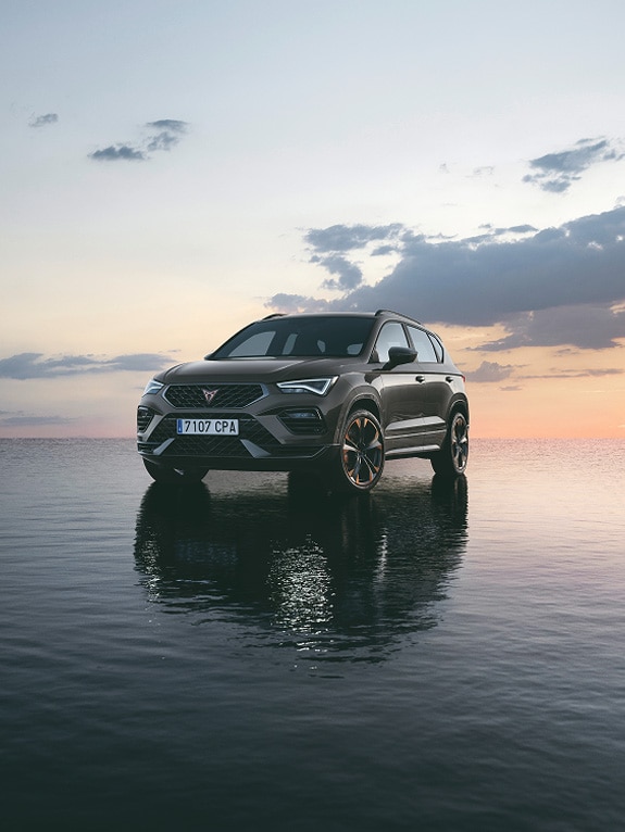 Cupra%20SUV%20floating%20on%20water%20at%20sunset