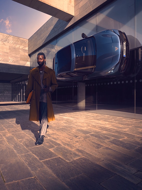 Man%20walking%20away%20from%20a%20house%20with%20Cupra%20car%20reflection%20on%20the%20window