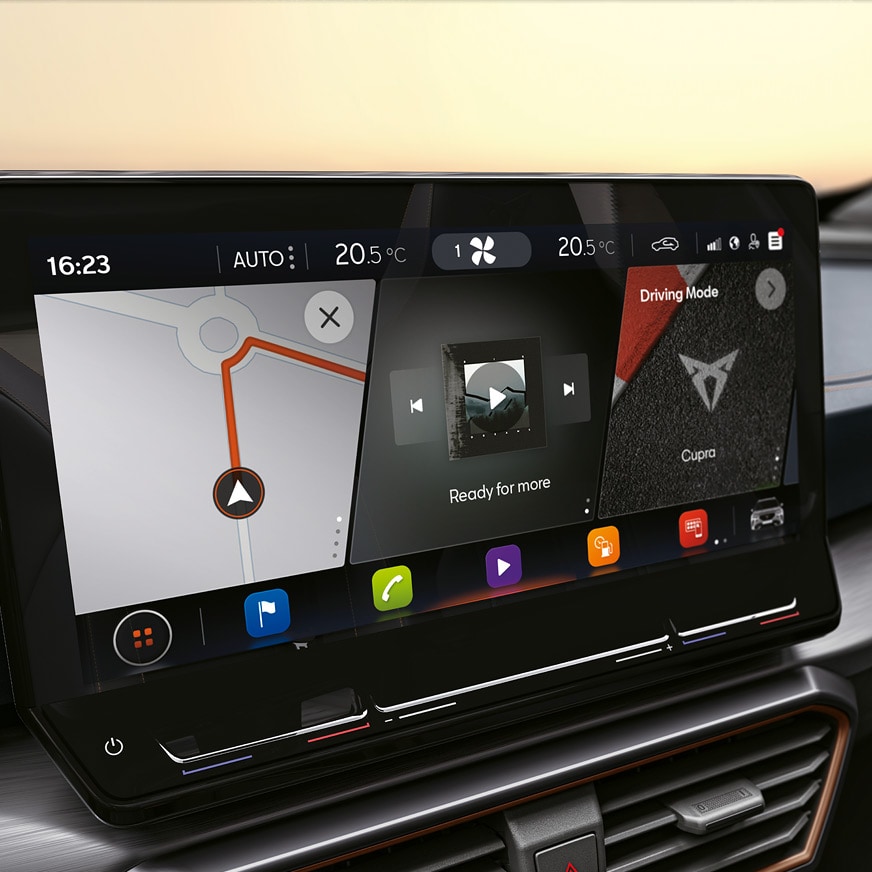 Stream your favourite music, podcasts and other media files by wirelessly connecting your smartphone using Apple CarPlay or Android Auto.