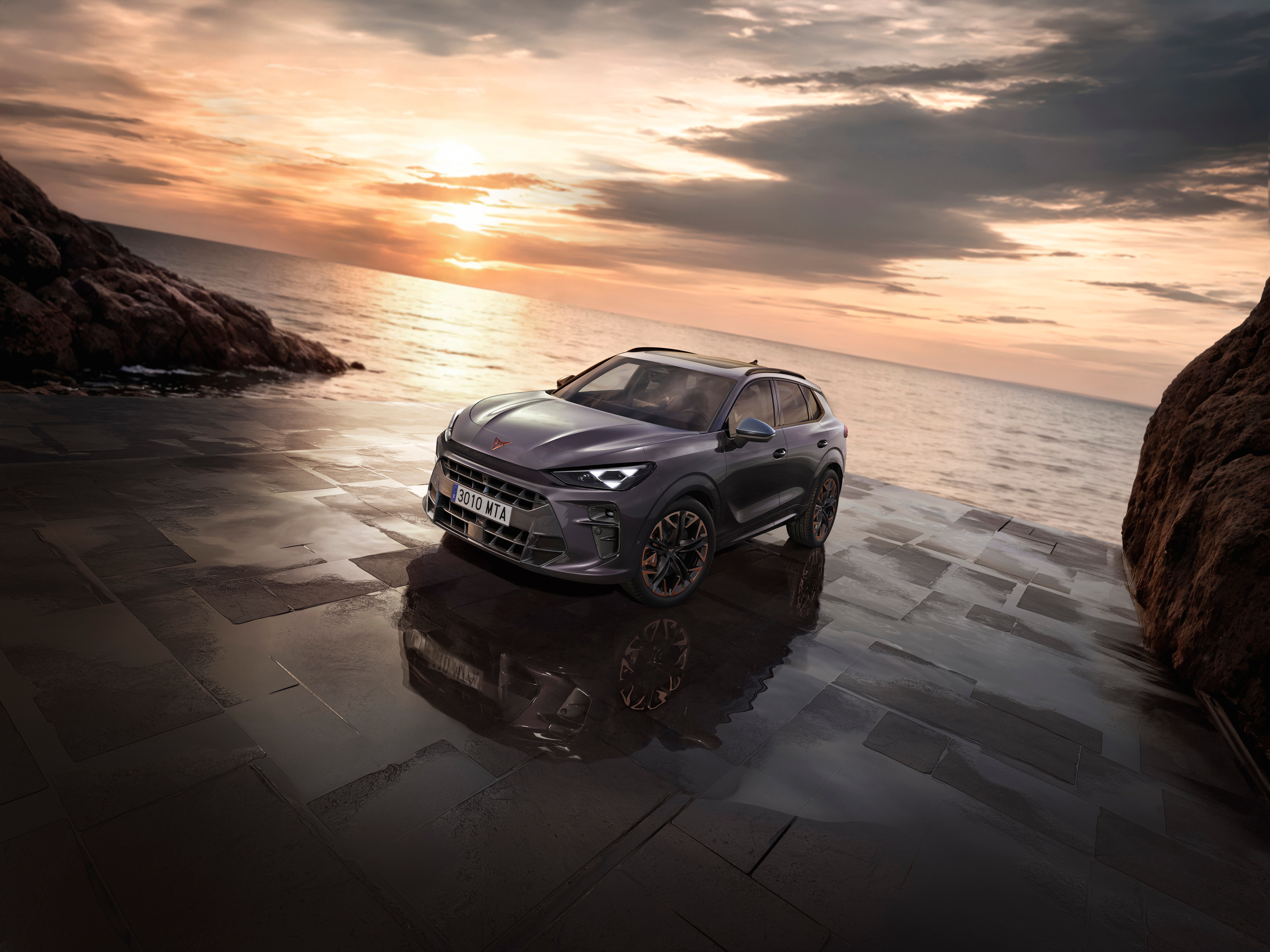 cupra terramar hybrid suv, new 2024 model, side view, featuring 20-inch america’s cup alloy wheels and akebono brakes, enceladus grey matt, on a wet pavement by the sea at sunset. 